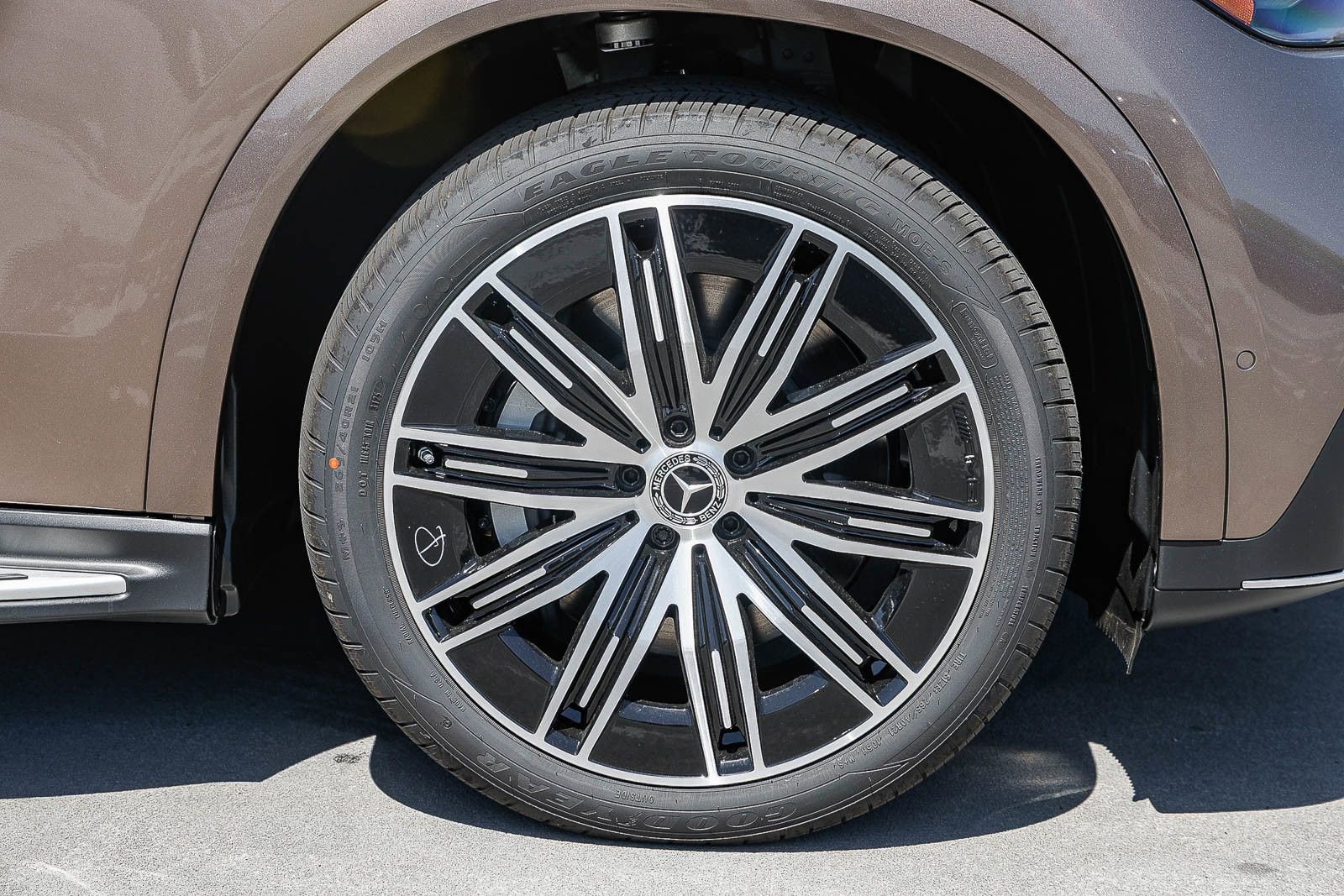 New 2026 Mercedes-Benz EQE 320 4MATIC SUV image 9