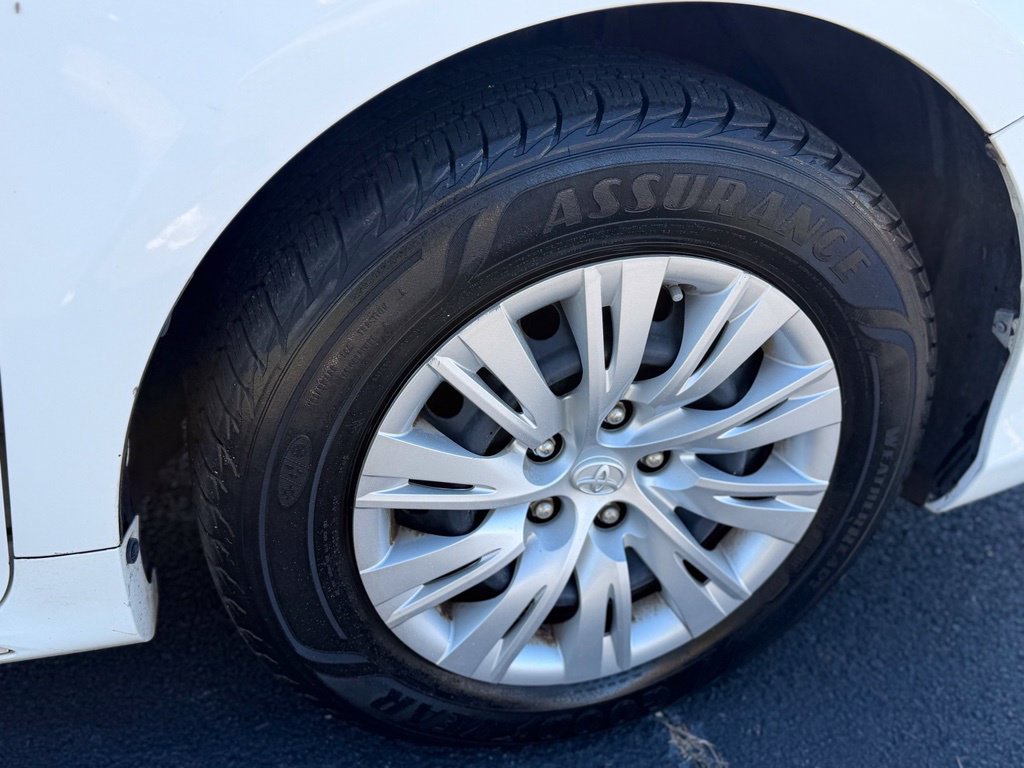 Used 2014 Toyota Camry LE FWD image 33
