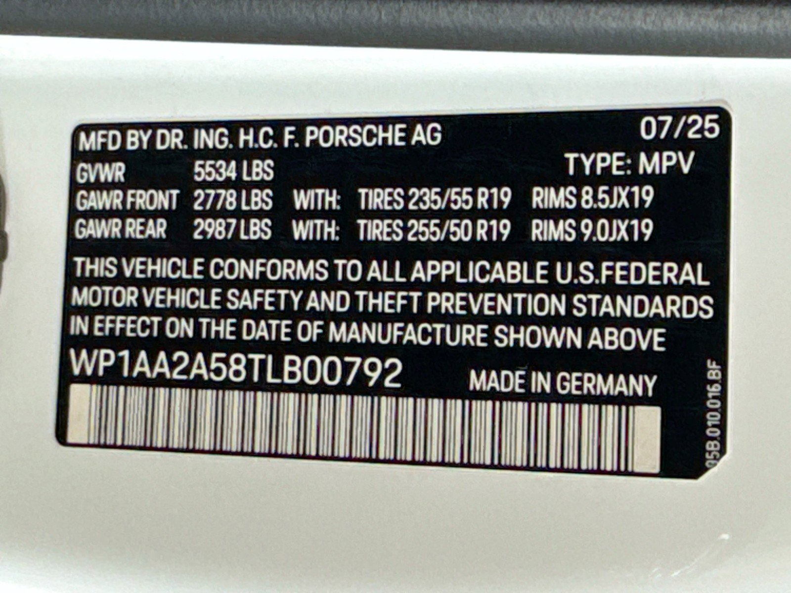 Certified 2026 Porsche Macan AWD/4WD image 27