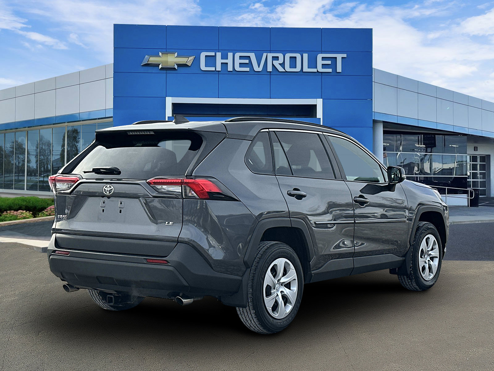 Used 2020 Toyota RAV4 LE image 6