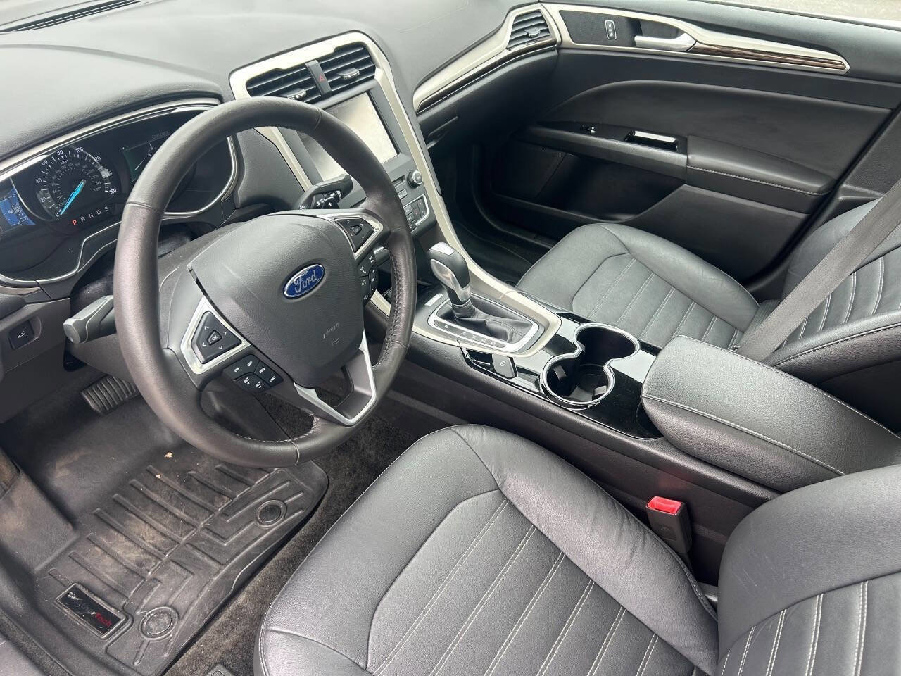 Used 2016 Ford Fusion SE w/ Equipment Group 202A FWD image 10
