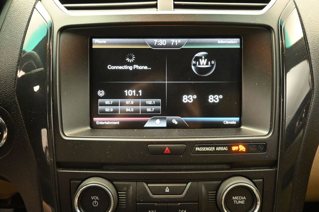 Used 2016 Ford Explorer XLT w/ Equipment Group 201A FWD image 4