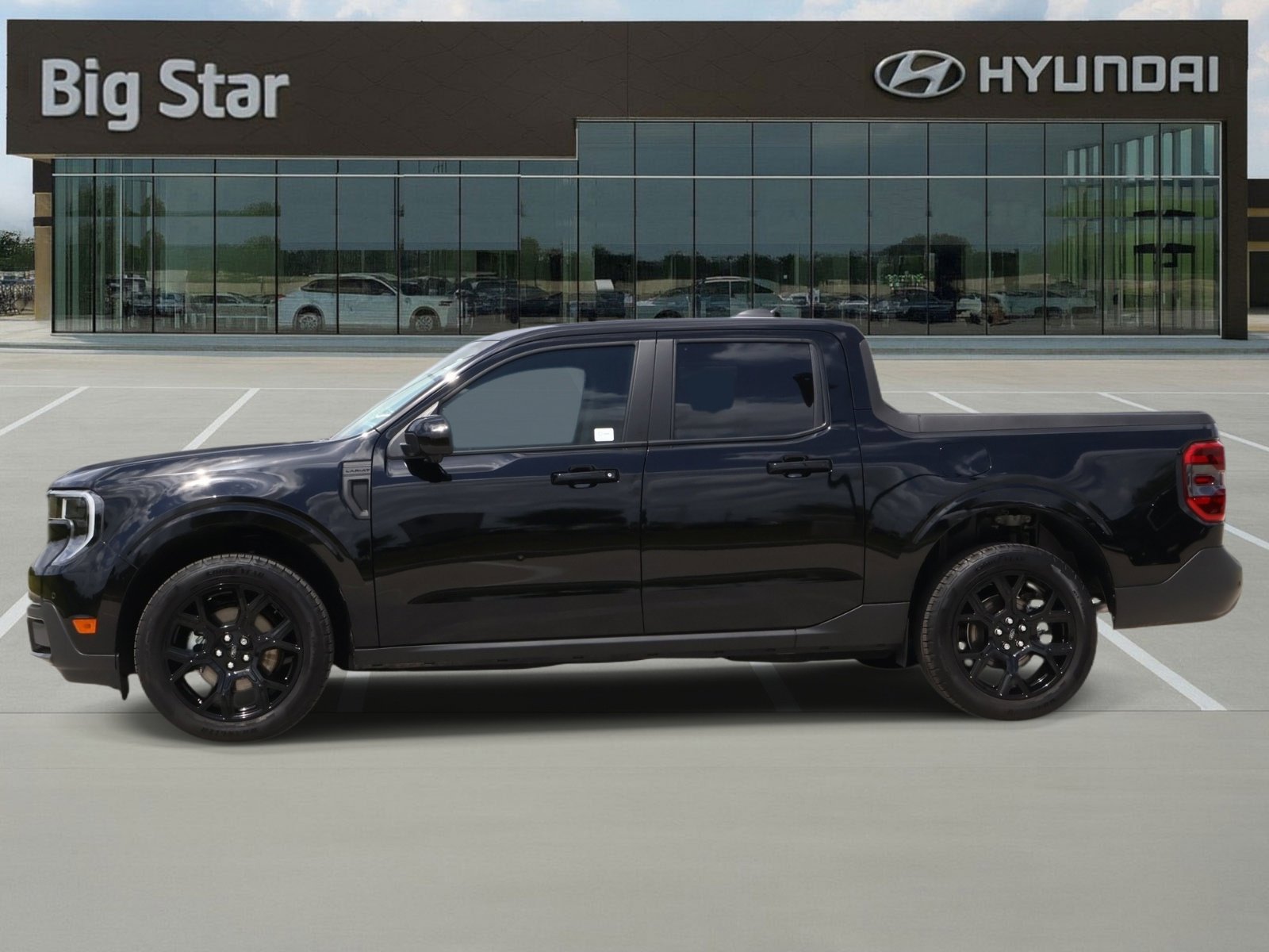 Used 2025 Ford Maverick Lariat w/ Black Appearance Package AWD/4WD image 2