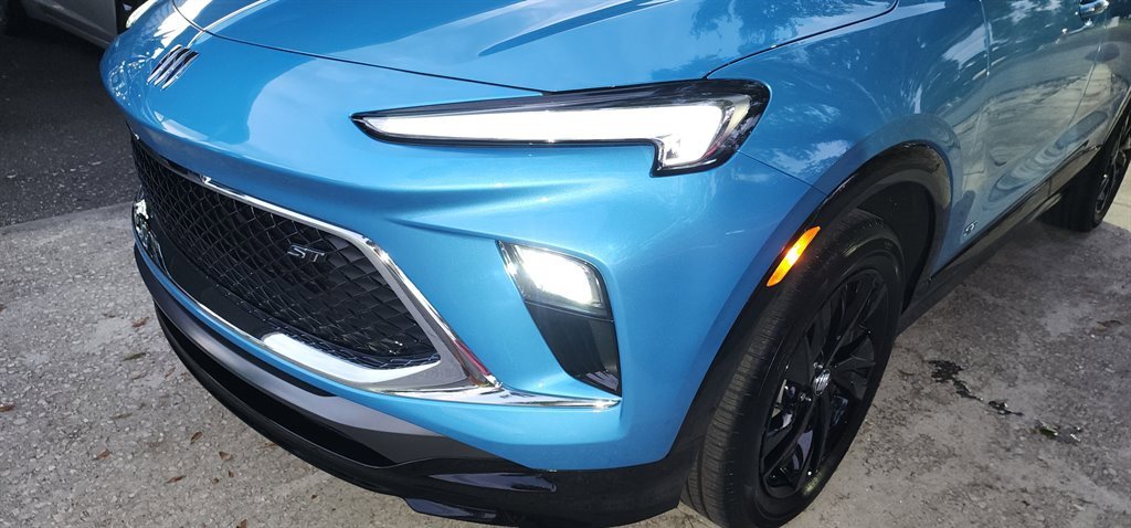 Used 2025 Buick Encore GX Sport Touring image 6