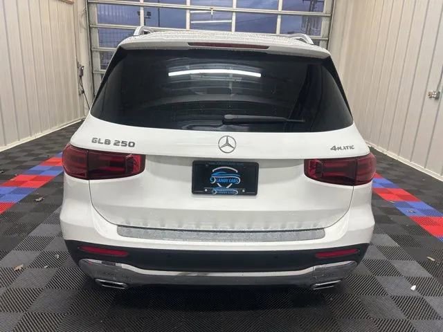 Used 2025 Mercedes-Benz GLB 250 4MATIC image 4