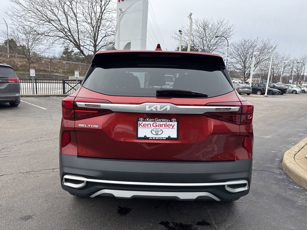 Used 2022 Kia Seltos Nightfall Edition image 5