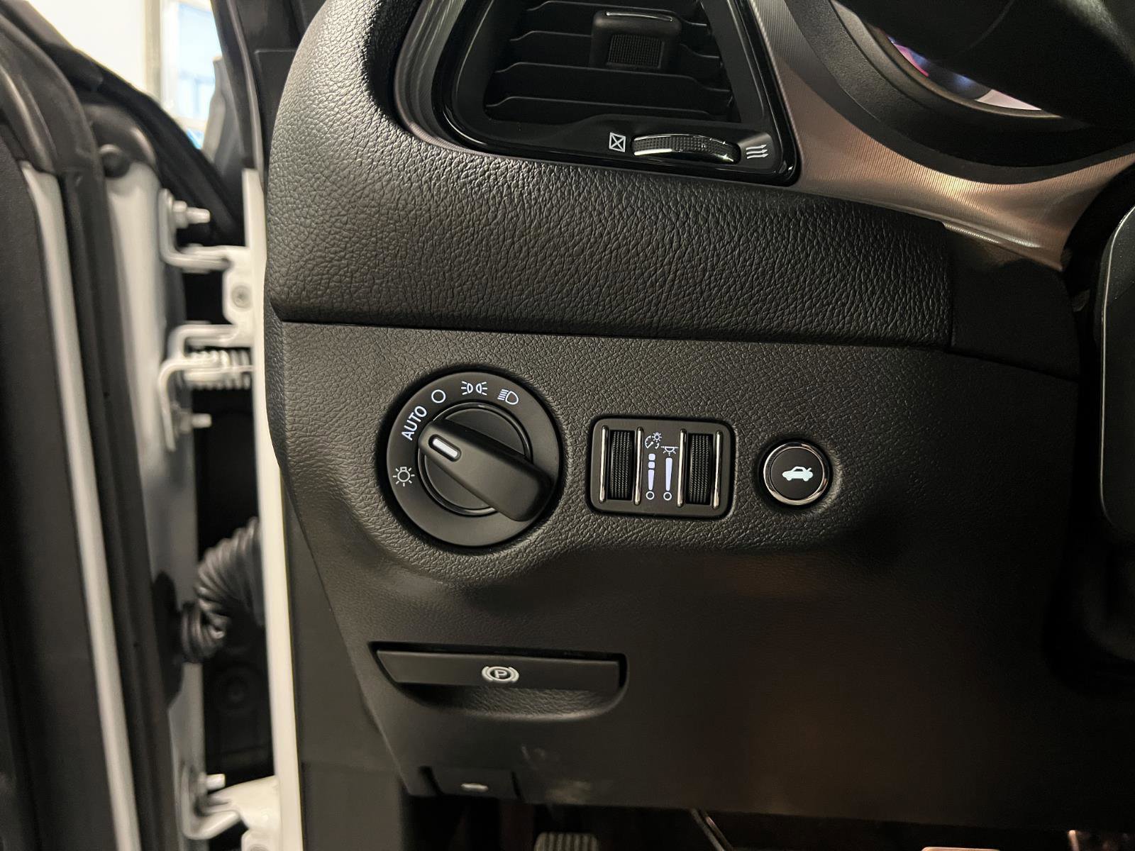 Used 2023 Dodge Challenger R/T w/ T/A Package image 15