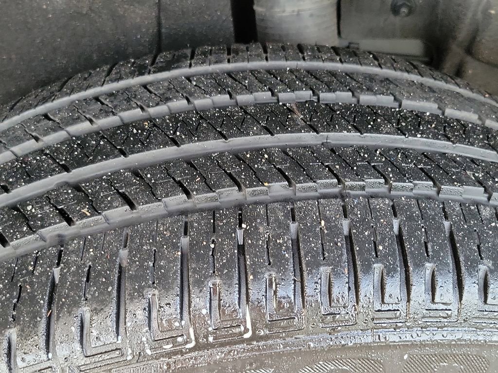 Used 2023 Jeep Grand Cherokee Overland w/ Advanced Protech Group III image 25