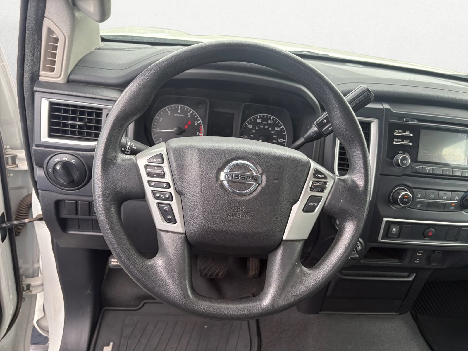 Used 2018 Nissan Titan S w/ HD Front GAWR Package AWD/4WD image 9