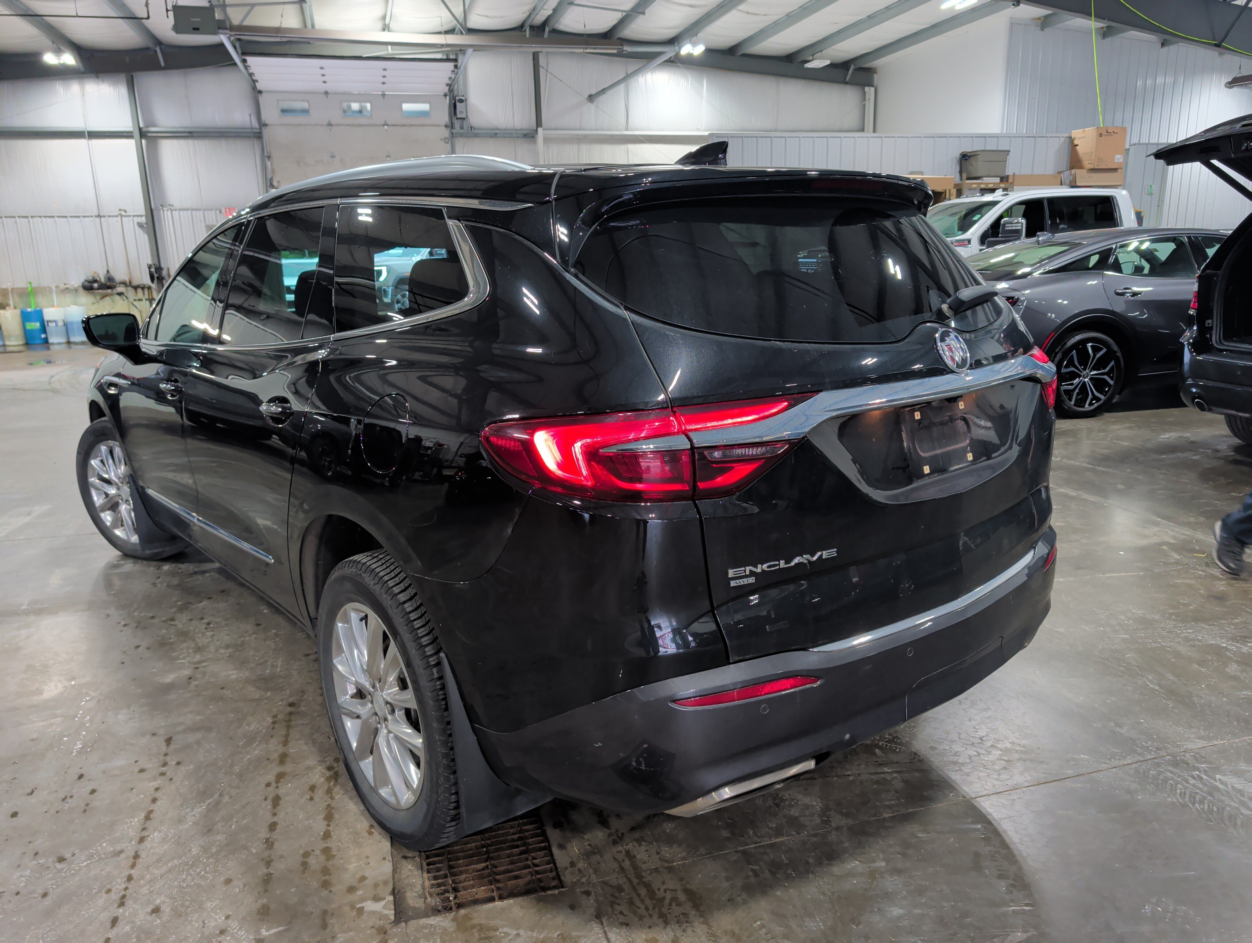 Used 2020 Buick Enclave Premium w/ Sun and Sites Package AWD/4WD image 4