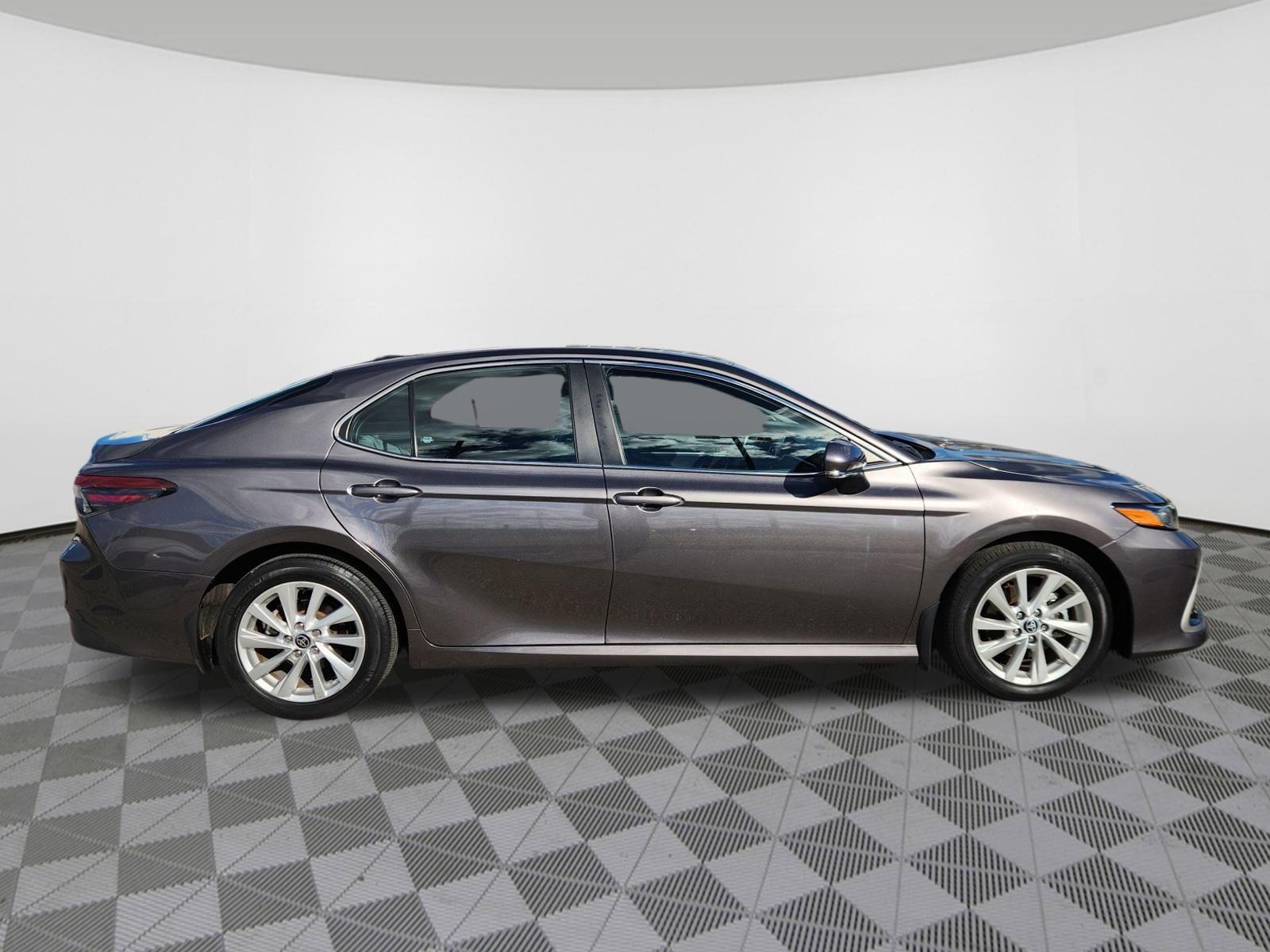 Used 2023 Toyota Camry LE image 6