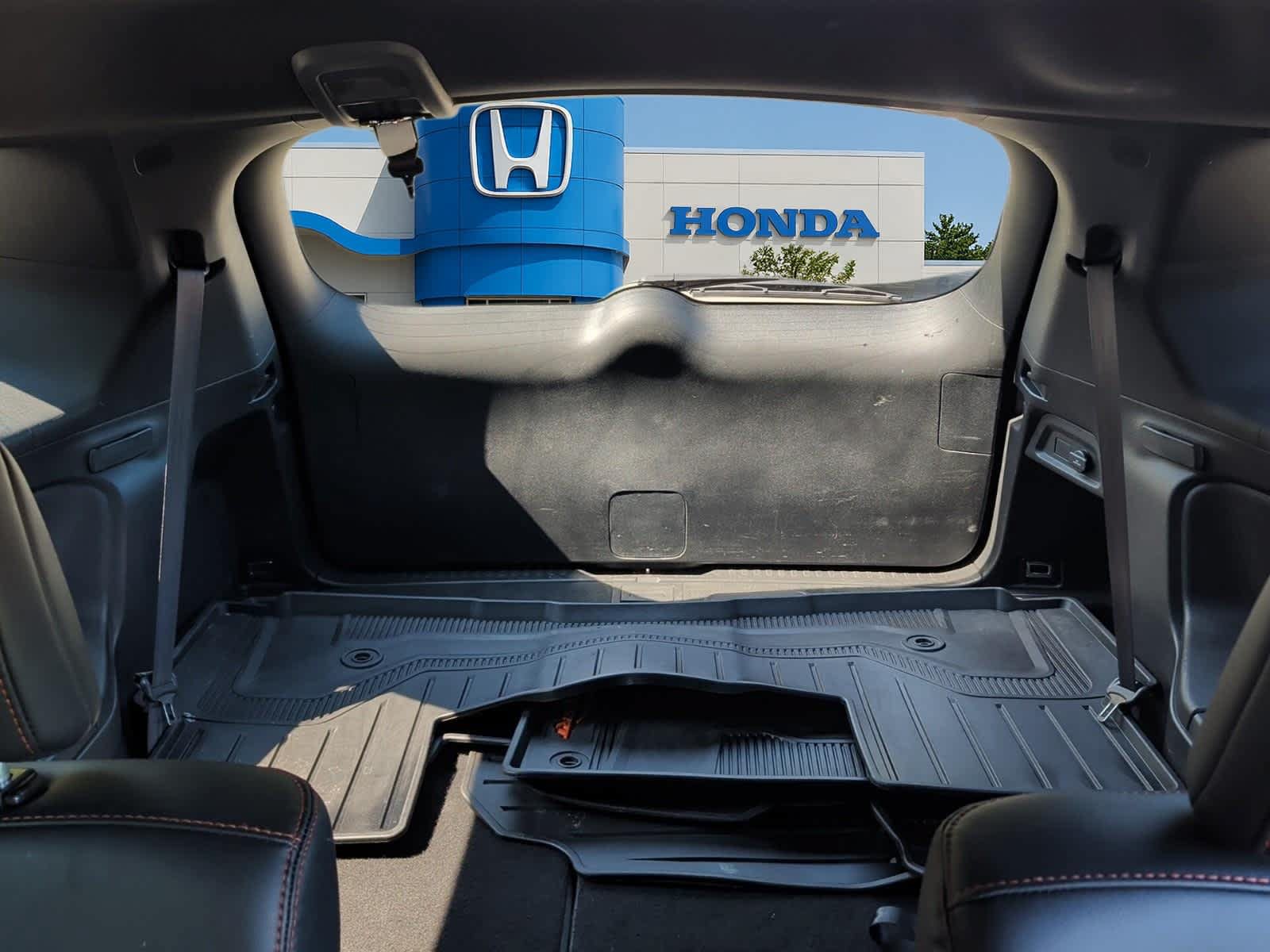 Used 2025 Honda Pilot TrailSport image 32