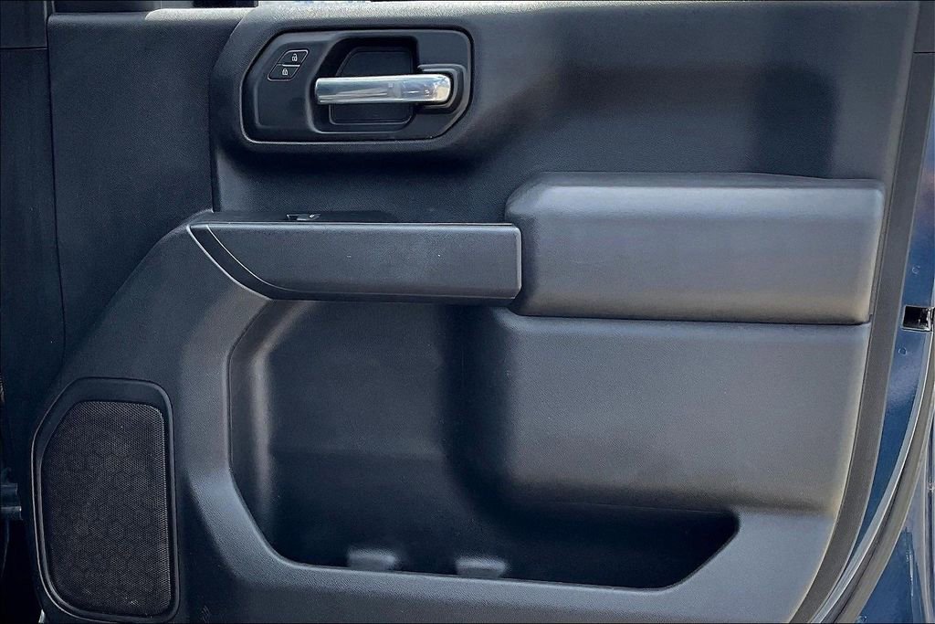 Used 2022 Chevrolet Silverado 2500 Custom w/ Custom Value Package image 18