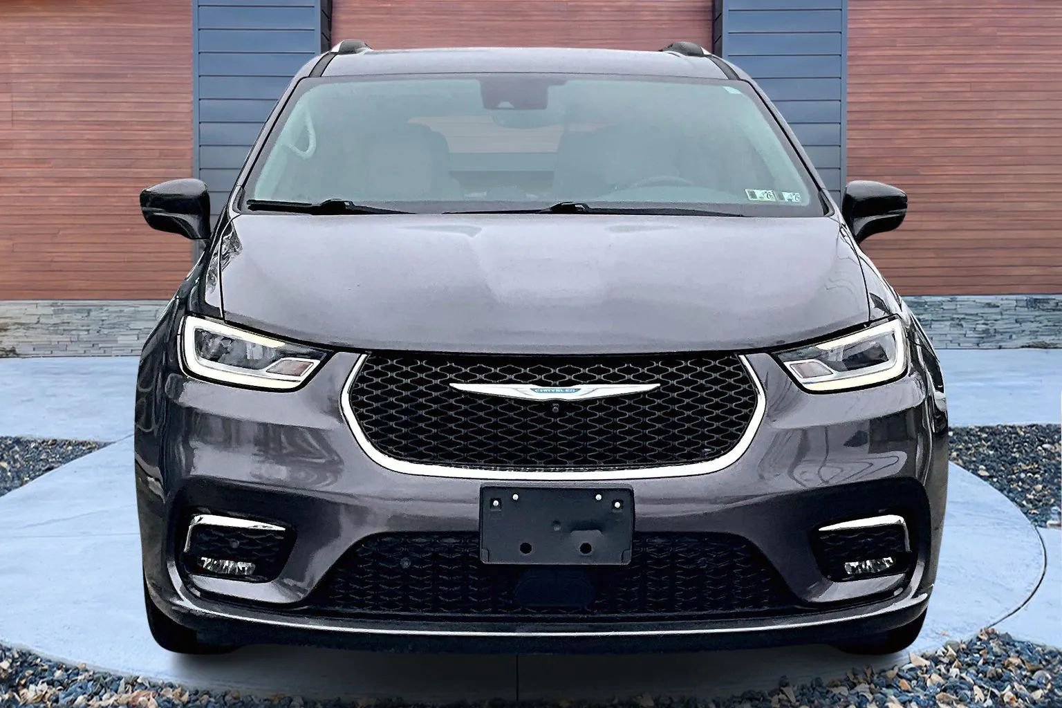 Used 2021 Chrysler Pacifica Touring-L image 3