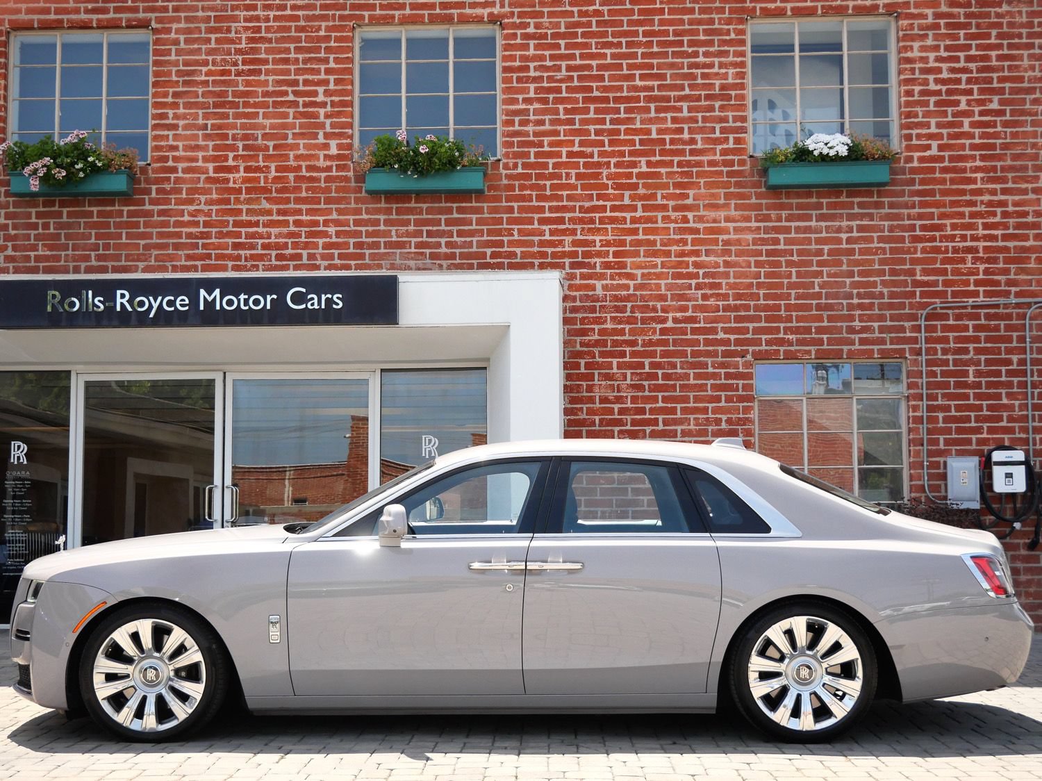 Used 2022 Rolls-Royce Ghost AWD/4WD image 3