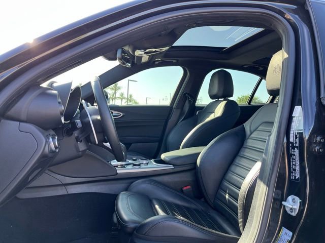 Used 2023 Alfa Romeo Giulia Veloce RWD image 12