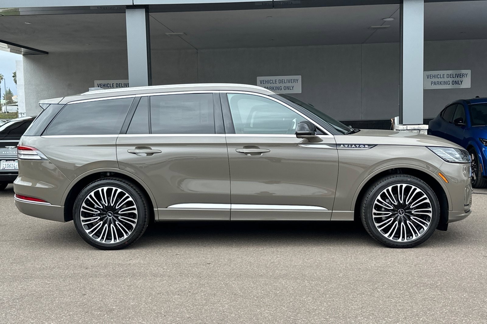 New 2025 Lincoln Aviator Black Label image 2