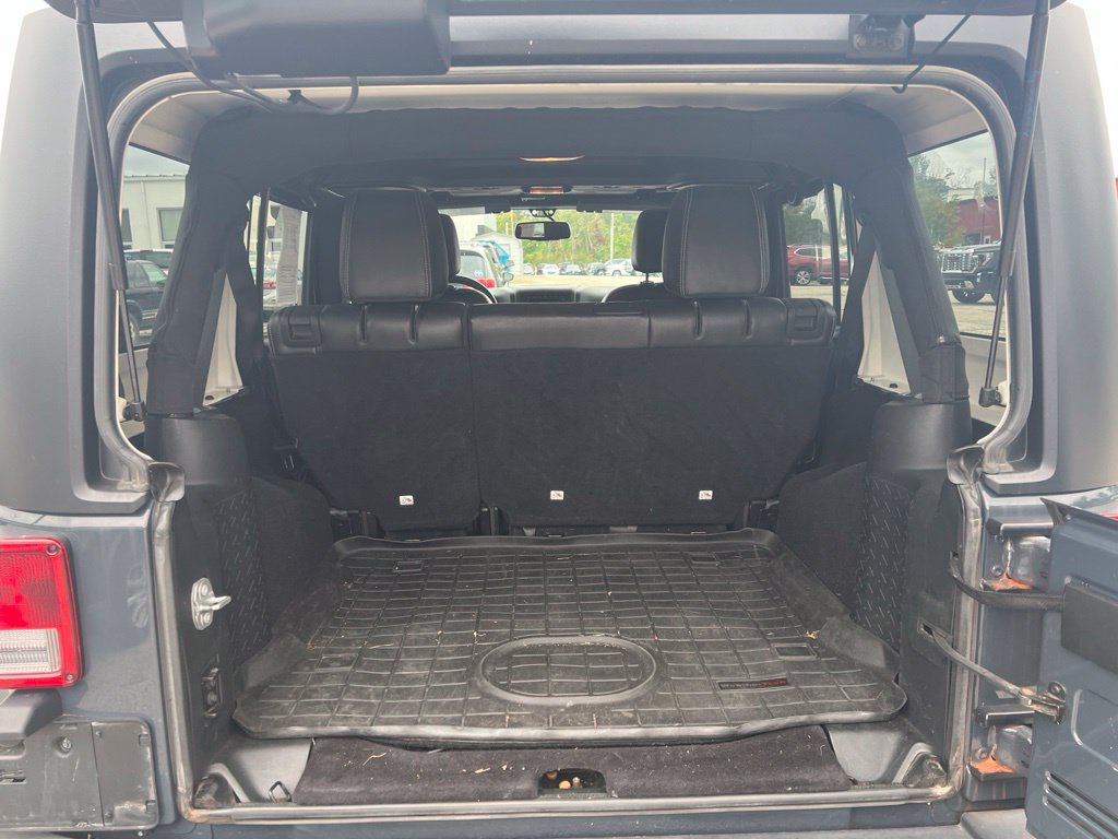 Used 2017 Jeep Wrangler Unlimited Rubicon w/ Connectivity Group AWD/4WD image 8