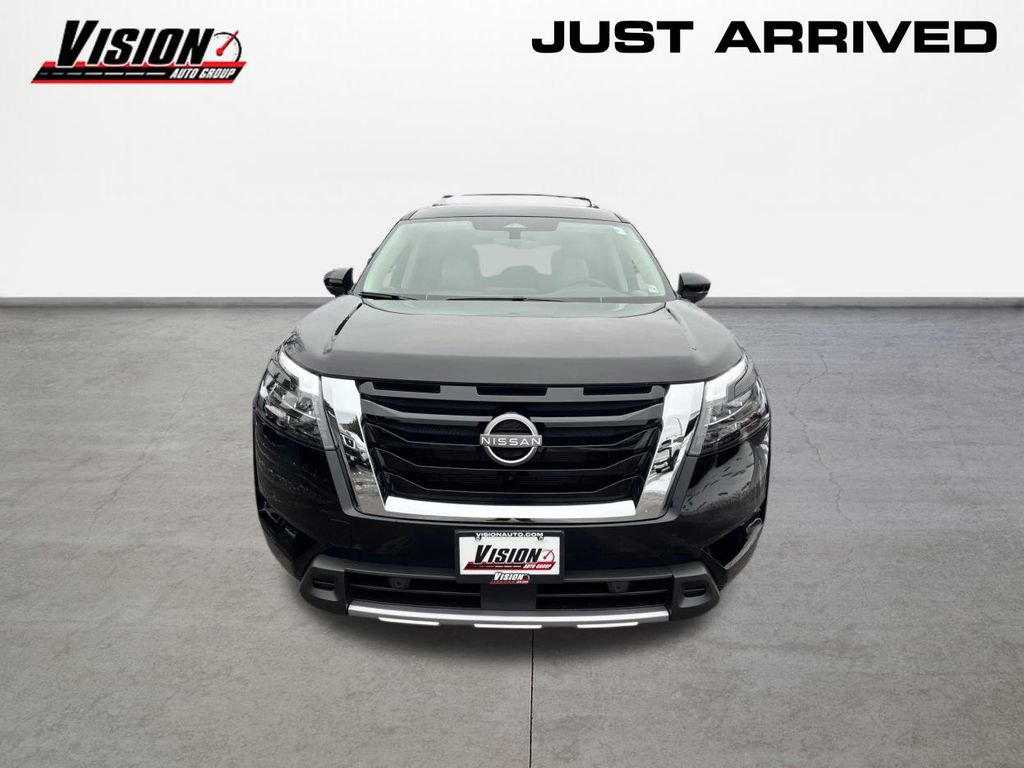 New 2025 Nissan Pathfinder SL image 2