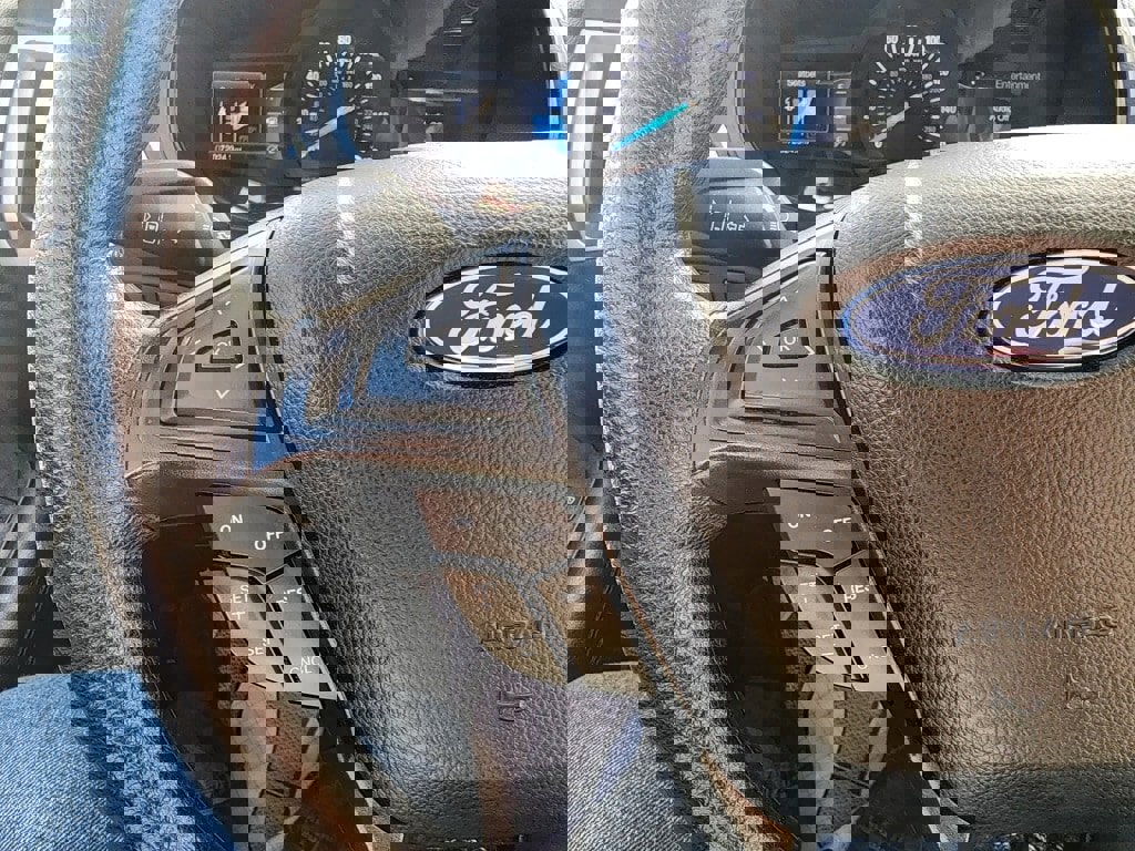 Used 2022 Ford Edge SE w/ Black Appearance Package image 19