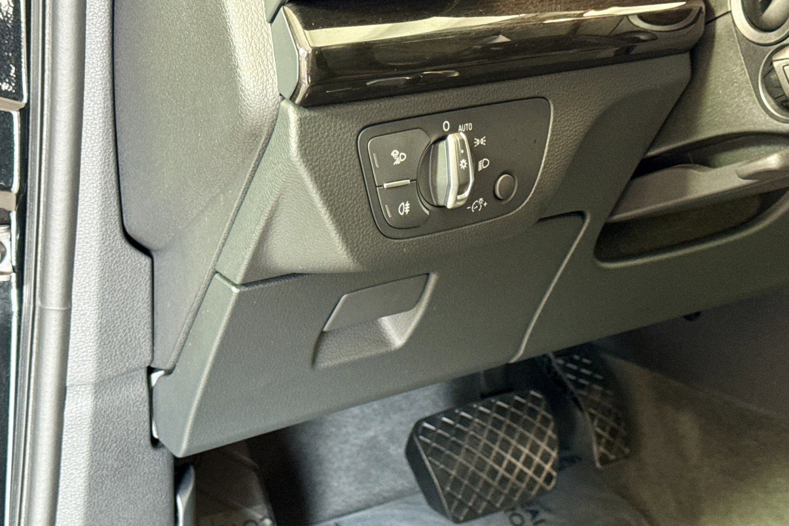 Used 2020 Audi Q5 e Premium Plus w/ Premium Plus Package image 10