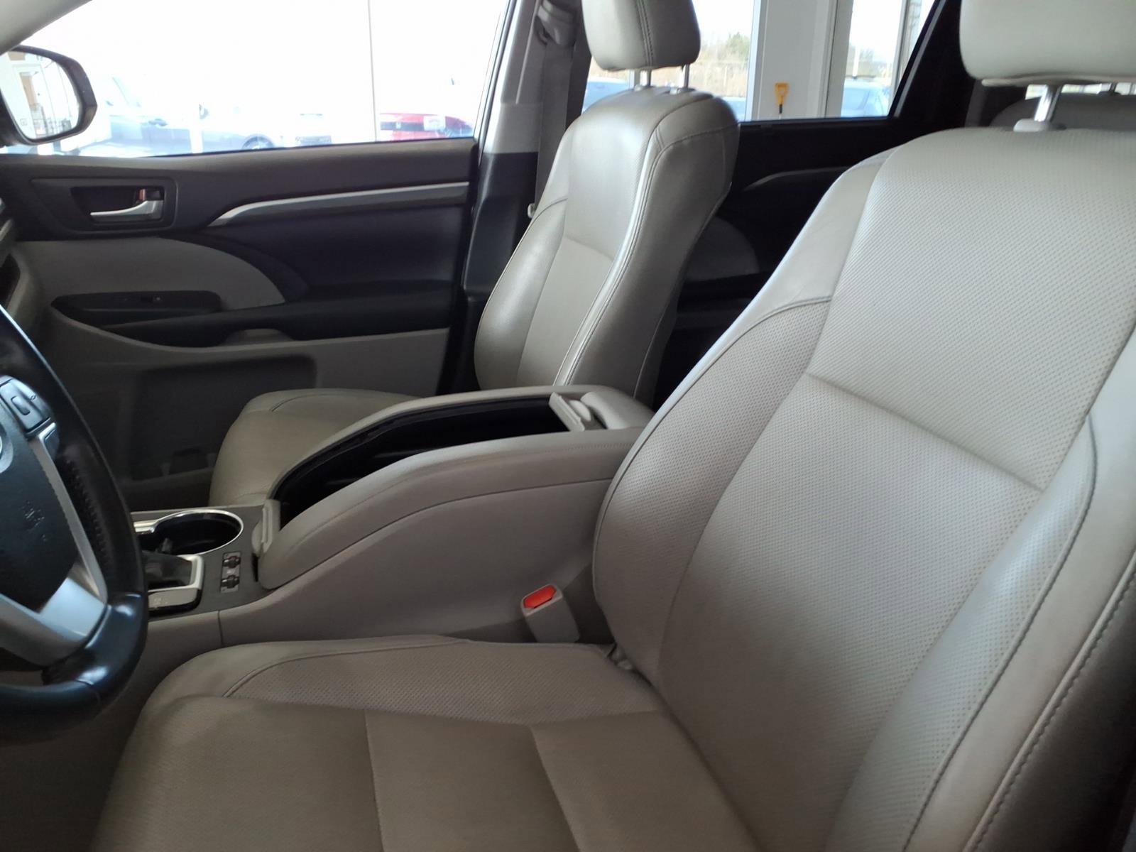 Used 2019 Toyota Highlander Limited image 10