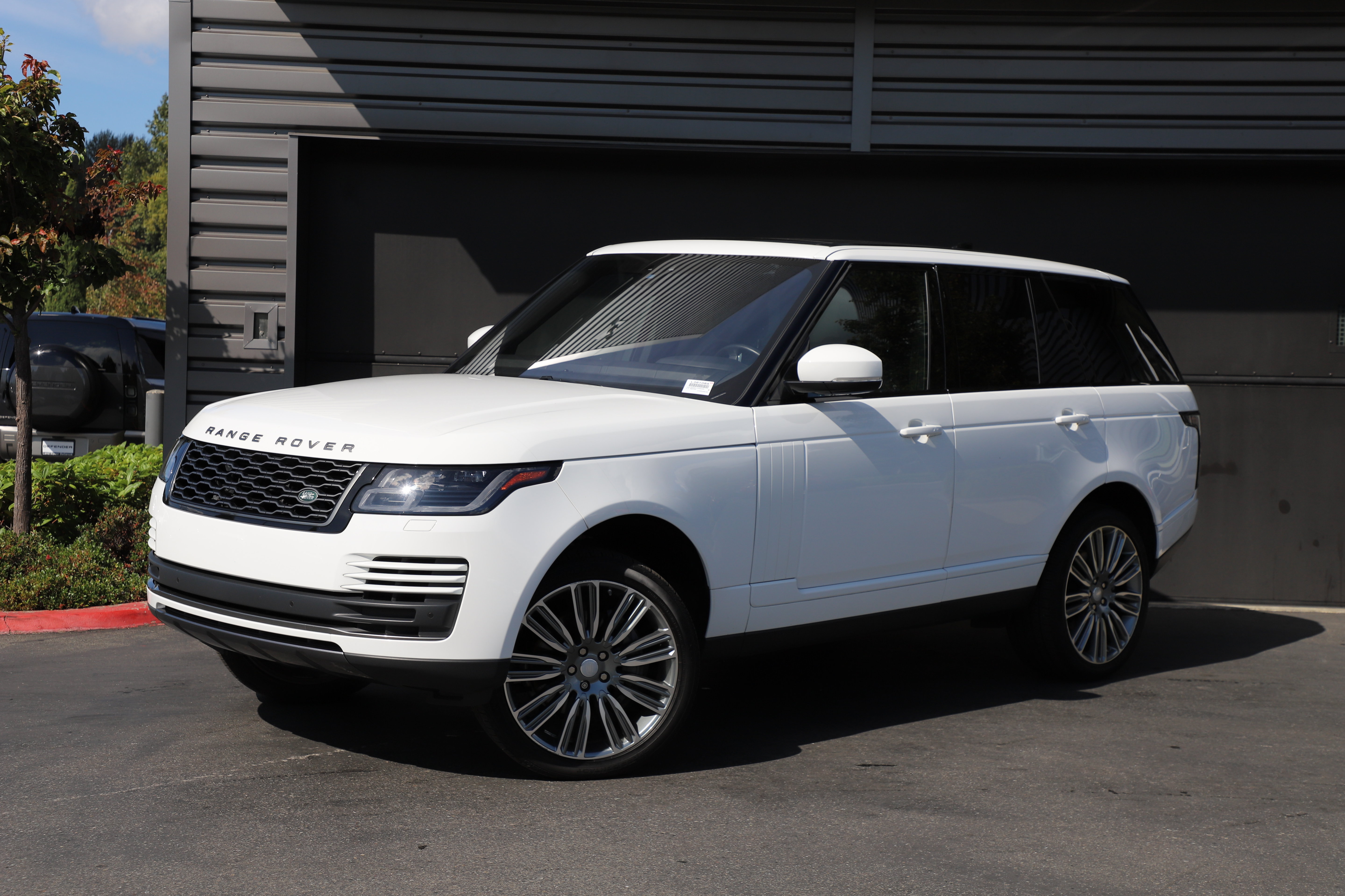 Used 2018 Land Rover Range Rover AWD/4WD image 1
