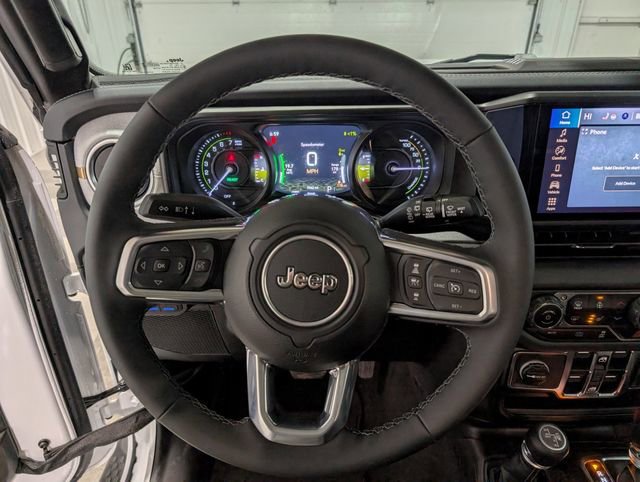Used 2025 Jeep Wrangler Unlimited Sahara AWD/4WD image 15