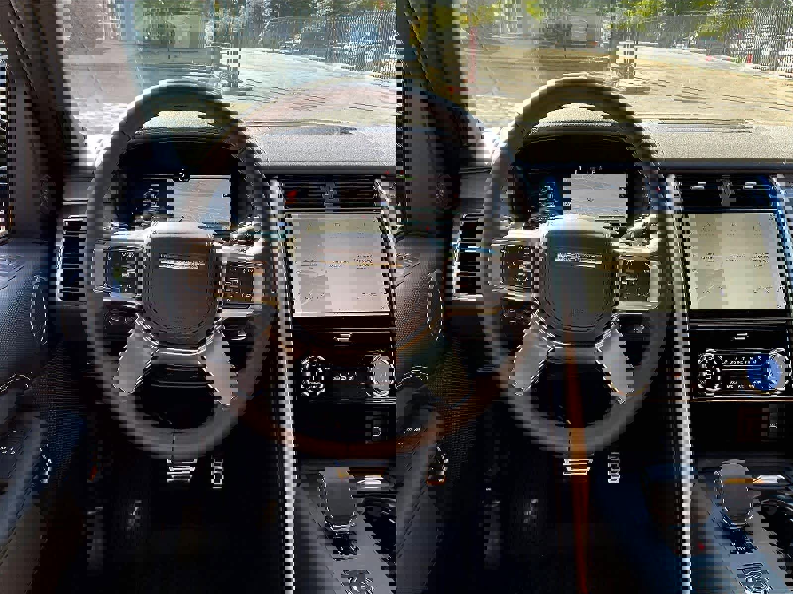 New 2025 Land Rover Discovery Dynamic SE image 15