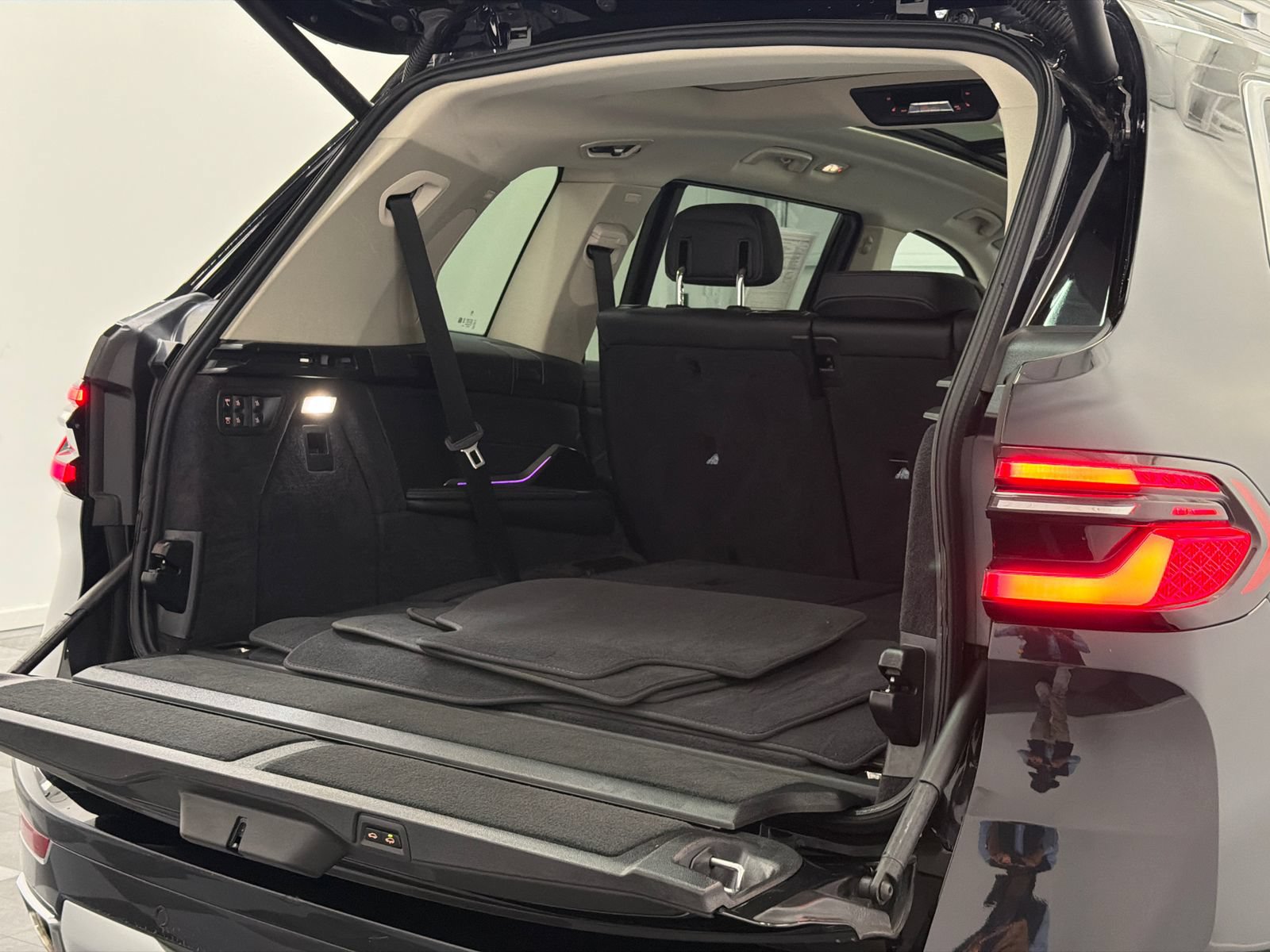 Used 2026 BMW X7 xDrive40i AWD/4WD image 8