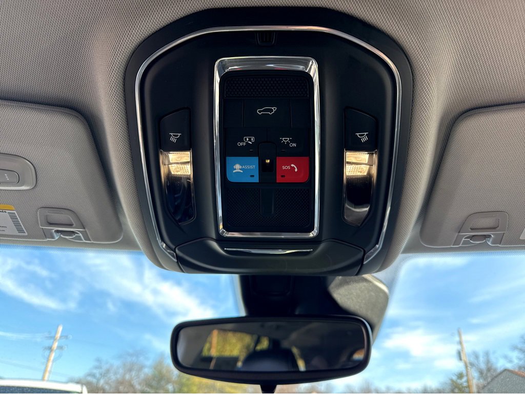 Certified 2023 Jeep Grand Cherokee Limited w/ Black Appearance Package image 24