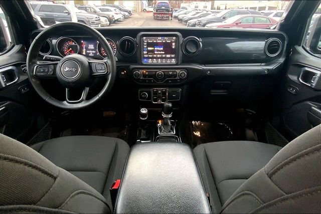 Used 2022 Jeep Gladiator Sport image 11