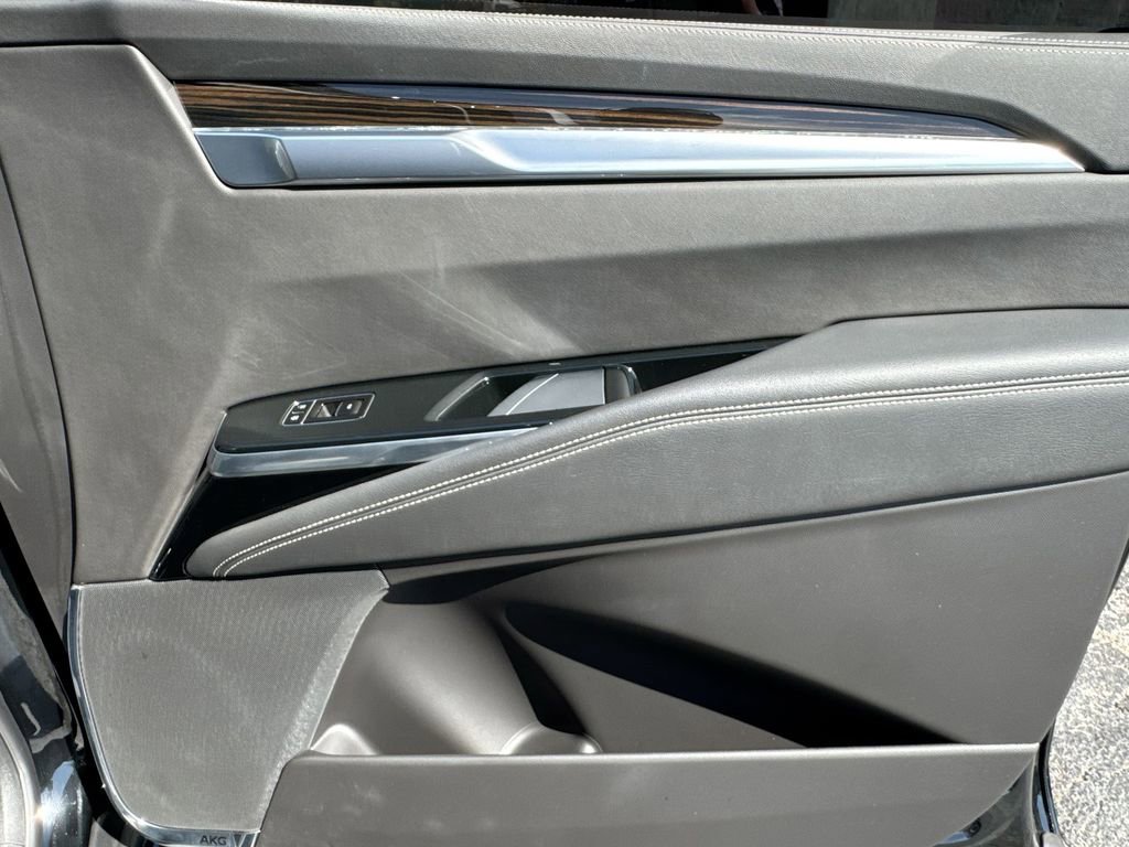 Used 2025 Cadillac Escalade ESV Luxury image 33