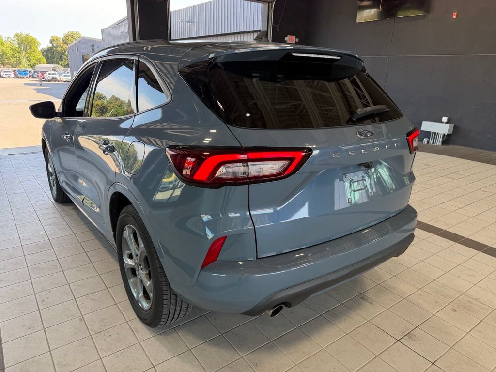 Used 2023 Ford Escape ST-Line FWD image 7