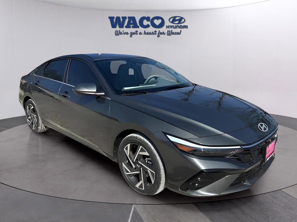 Used 2025 Hyundai Elantra SEL FWD image 3
