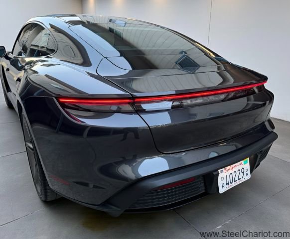 Used 2022 Porsche Taycan image 10