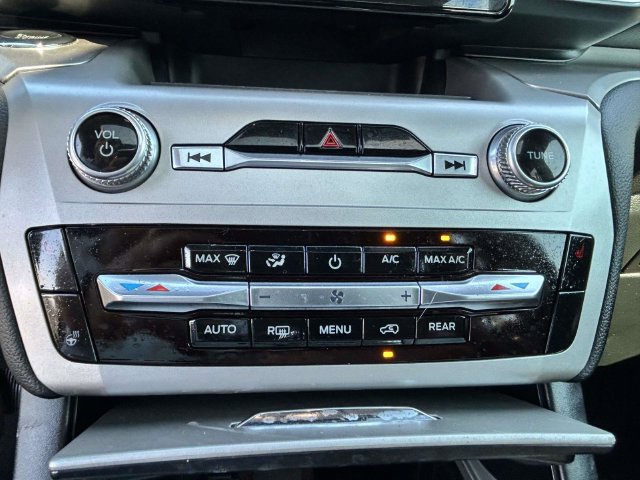 Used 2022 Ford Explorer XLT w/ Equipment Group 202A RWD image 30