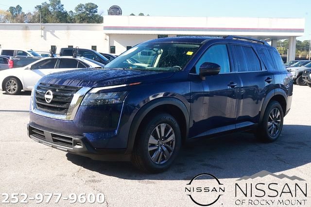 Used 2025 Nissan Pathfinder SV image 4