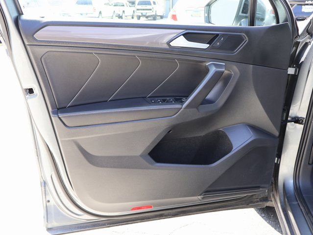 Used 2023 Volkswagen Tiguan SE image 23