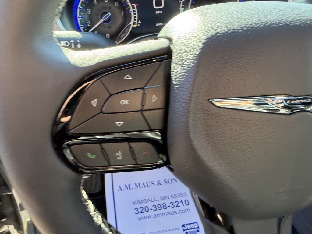 Used 2025 Chrysler Pacifica Limited FWD image 24