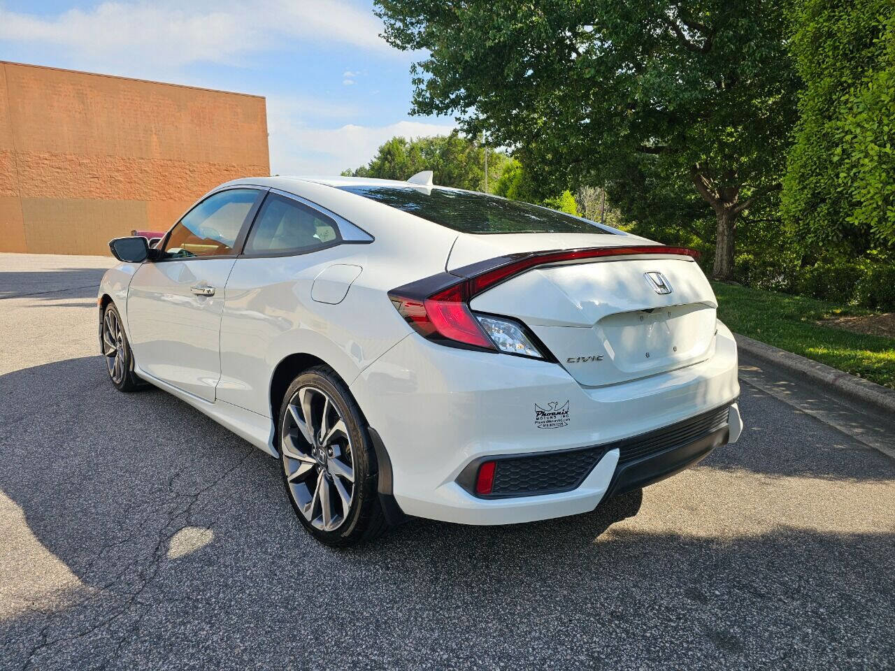 Used 2019 Honda Civic Touring image 3