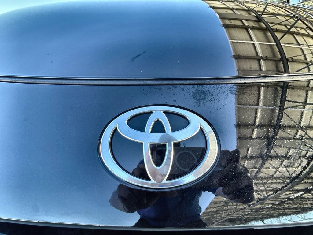 Used 2025 Toyota Prius XLE image 30