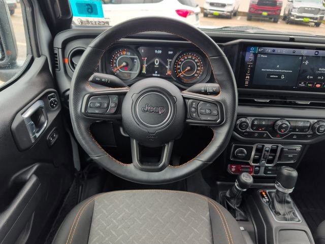 Used 2024 Jeep Gladiator Mojave w/ Technology Group image 16