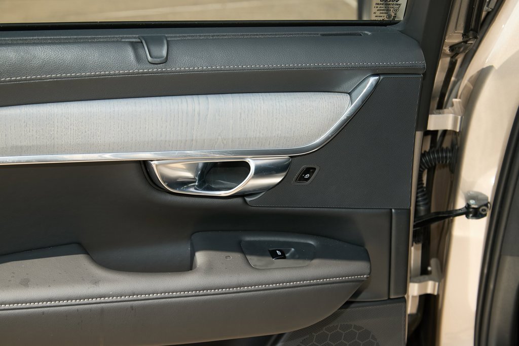 New 2026 Volvo V90 B6 Cross Country Ultra w/ Climate Package image 18