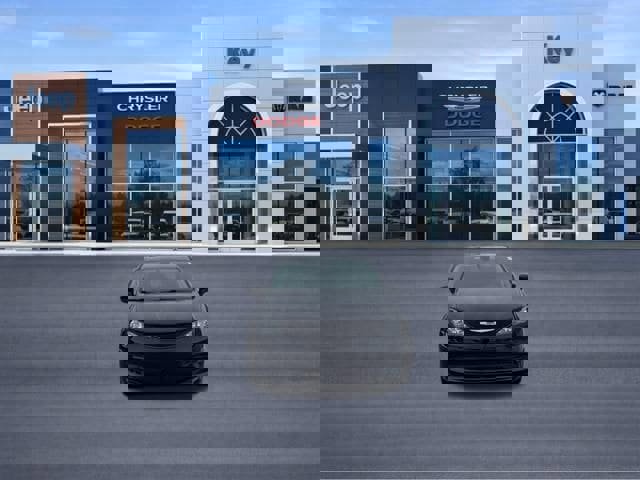 Used 2023 Chrysler Voyager LX image 9