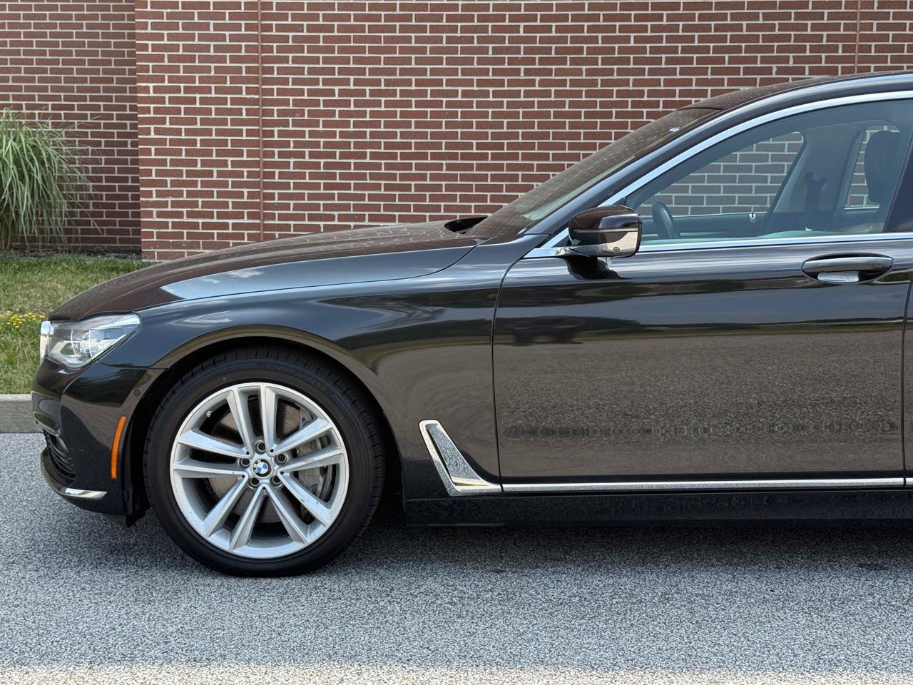 Used 2017 BMW 750i xDrive AWD/4WD image 5