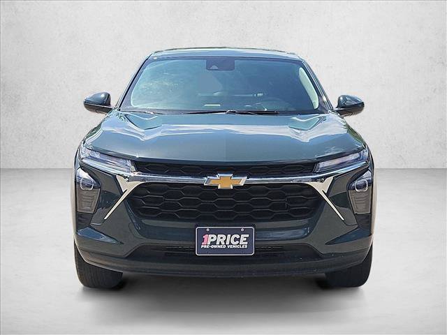 Used 2025 Chevrolet Trax LS w/ LS Convenience Package FWD image 2