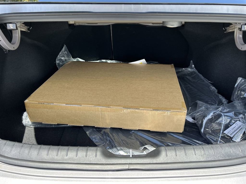 New 2025 Hyundai Elantra Limited image 18