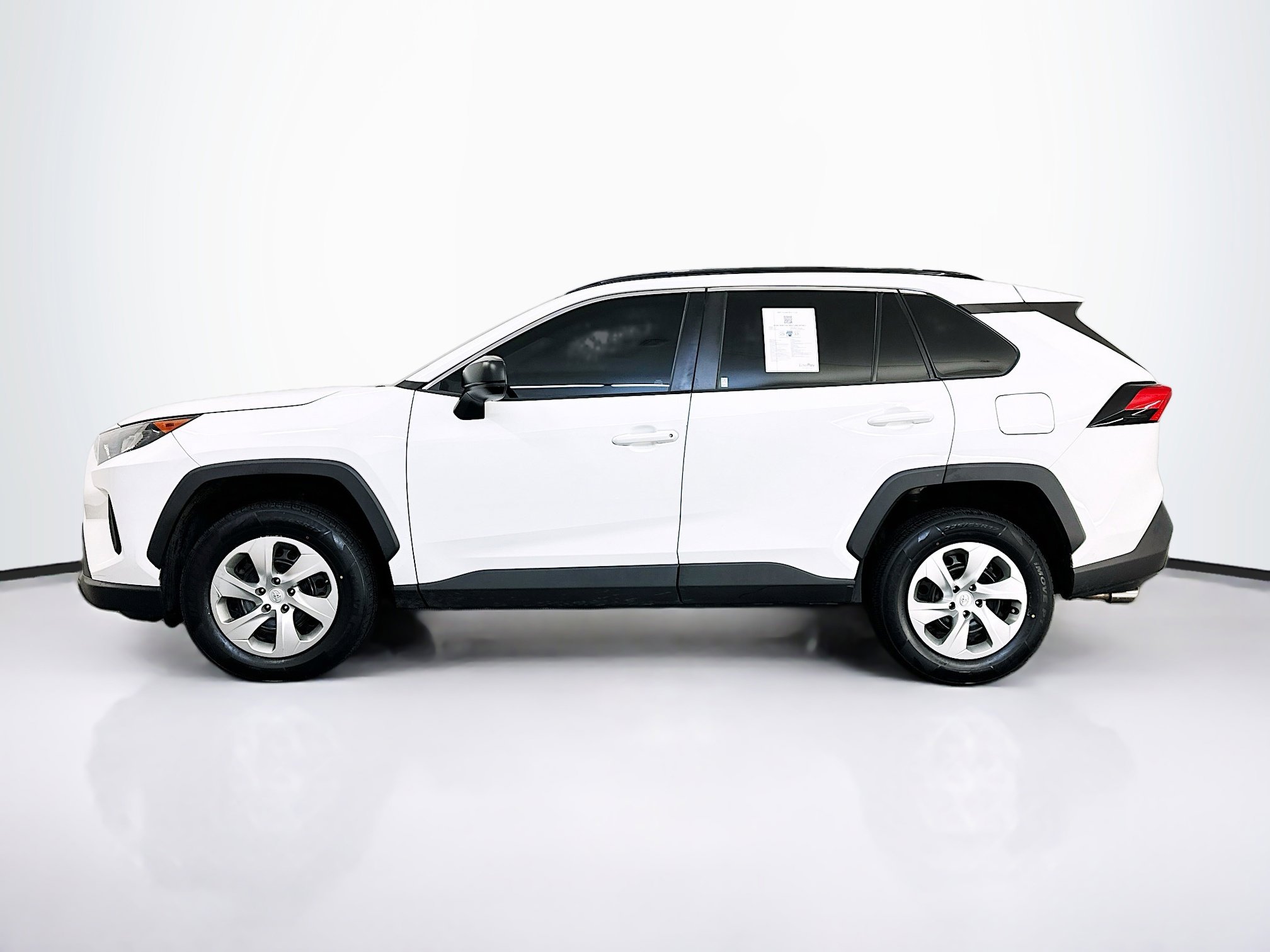 Used 2019 Toyota RAV4 LE image 4