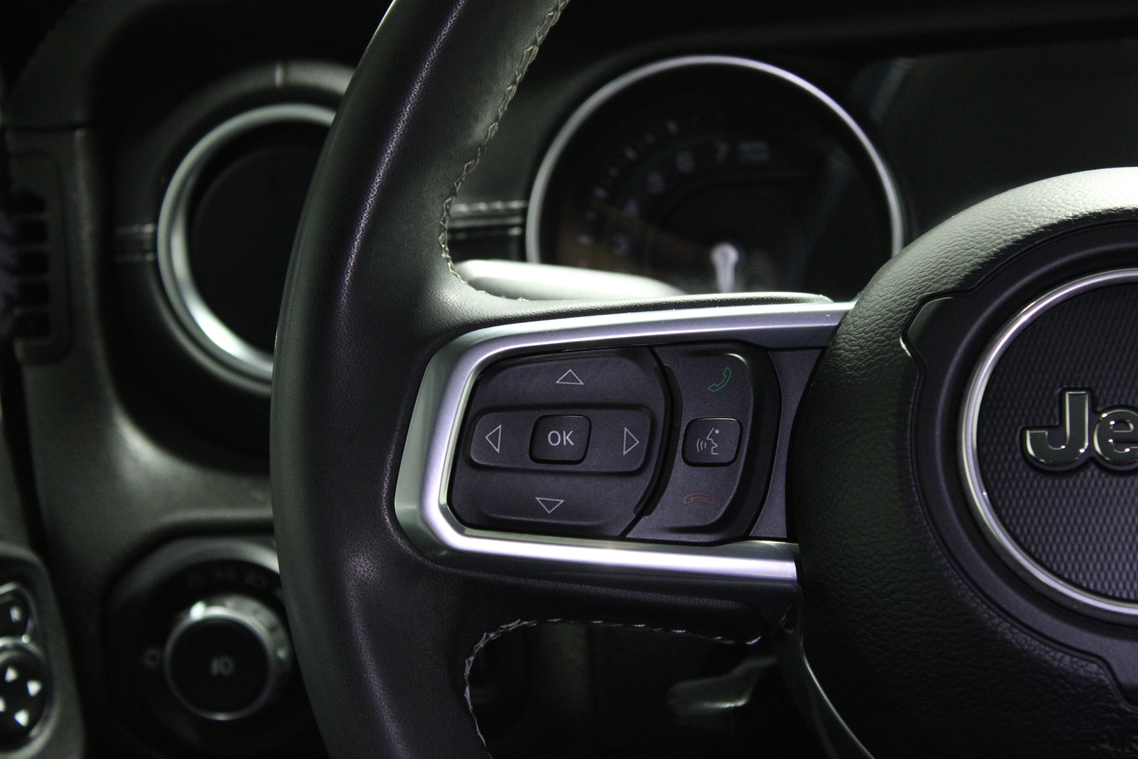 Used 2023 Jeep Wrangler Sahara image 22